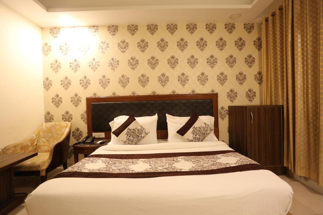 Paras Delhi Airport Hotel 3*
